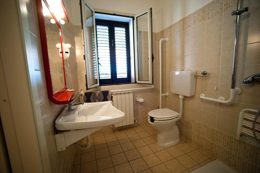 Albergo Magrini Della Genga Genga (Ancona) Quarto foto
