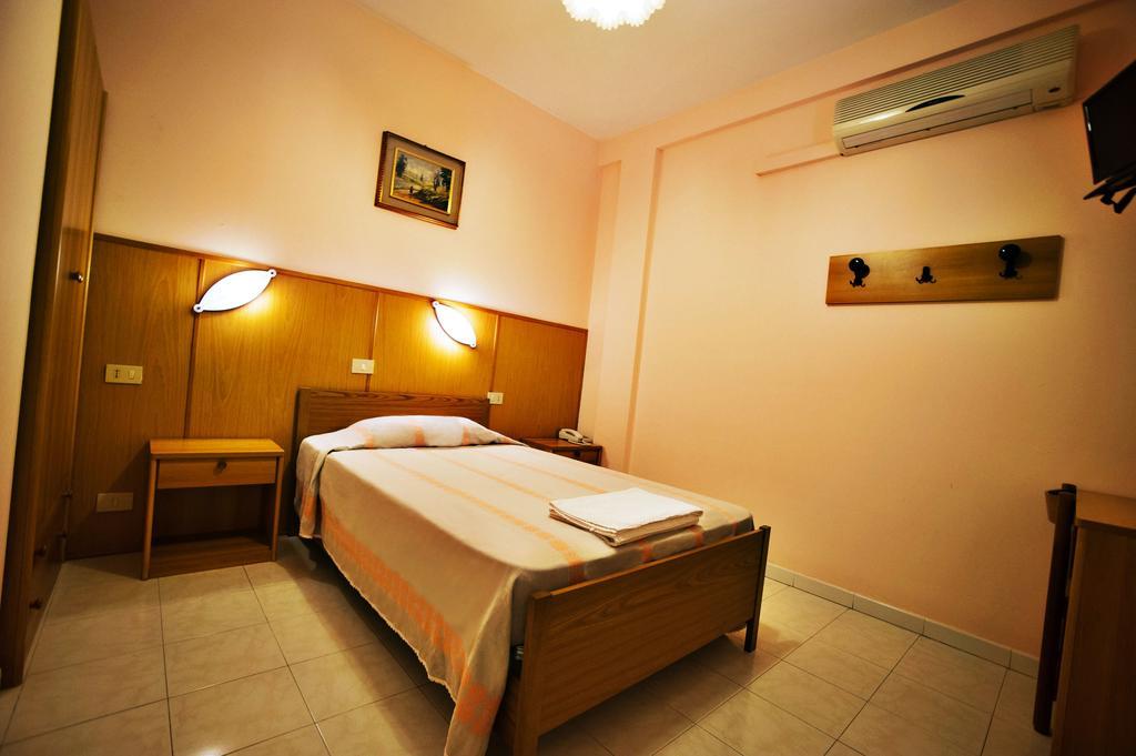 Albergo Magrini Della Genga Genga (Ancona) Quarto foto