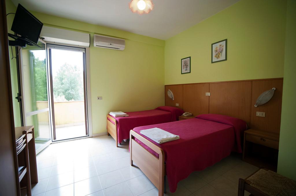 Albergo Magrini Della Genga Genga (Ancona) Quarto foto