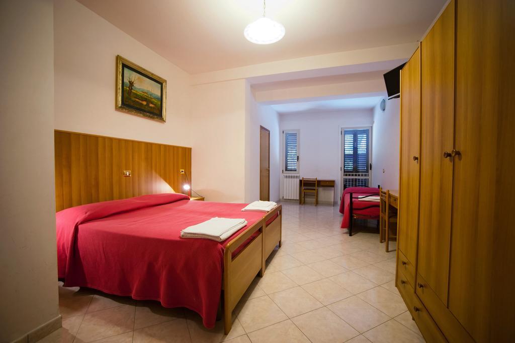 Albergo Magrini Della Genga Genga (Ancona) Quarto foto